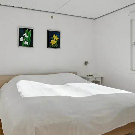 Stunning In Vaeggerlose With Wifi בית נופש Bøtø By